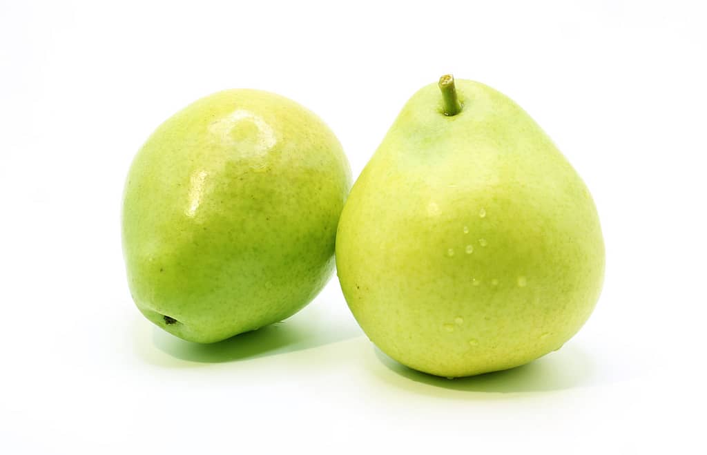 Frutas fuente de vitaminas. 5 Frutas, Verduras y sus propiedades Peras Fruta verde